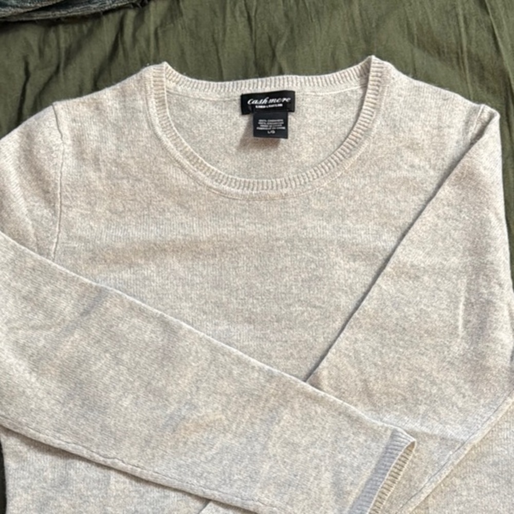 Lord & Taylor Cashmere sweater
